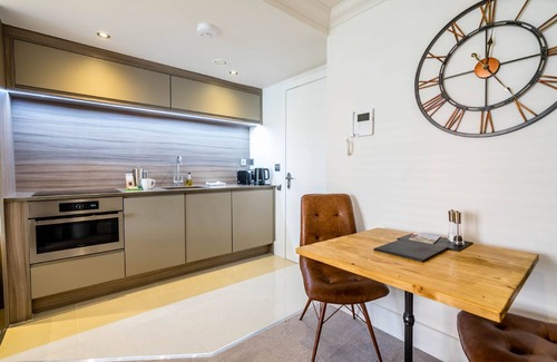 York Apartment | Cocoa Suites 56 - sleeps 2 guests with parking