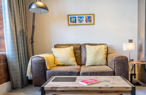 York Apartment | Cocoa Suites 56 - sleeps 2 guests with parking