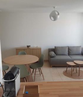 Meze Apartment | Cocon douillet près de l'étang