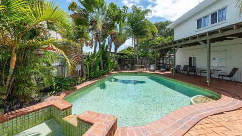 Scarness Apartment | Coconut Palms 2 Bedroom Apartment