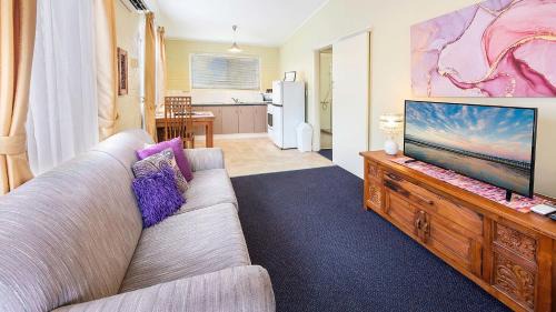 Scarness Apartment | Coconut Palms 2 Bedroom Apartment
