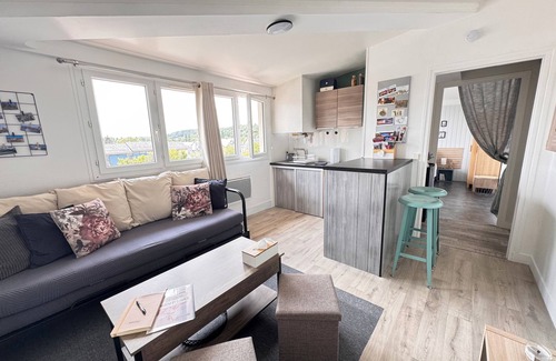 Saint-Desir Apartment | Cocoonlis, Charmant 2 Pièces au Cœur de la Ville Avec vue sur la Basilique