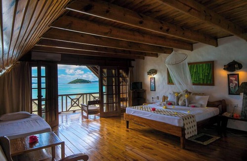 Baie Ste Anne House | Colibri Guest House