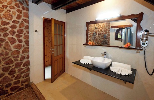 Baie Ste Anne House | Colibri Guest House