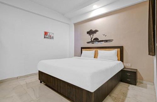 Indore Hotel | Collection O The Eternity Near LIG Sqaure