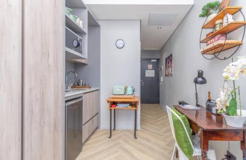 Cape Town City Centre Apartment | Colourful Studio Apartment