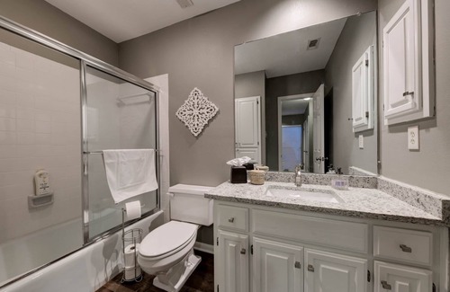 New Braunfels Resort | Comal River Getaway at the Fluss Haus B204