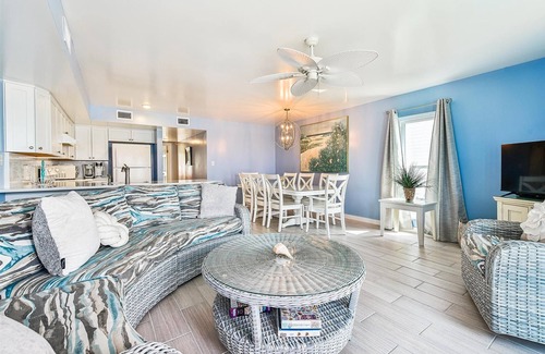 East End House | COME AND ENJOY this beautifully decorated beachfront townhome where you can soak up the sun!