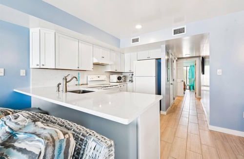 East End House | COME AND ENJOY this beautifully decorated beachfront townhome where you can soak up the sun!