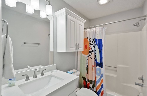 Saint Simons Heights Condo | Come enjoy Island life, stay at condo with pool - Call for monthly discount