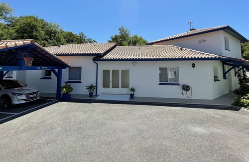 Saint-Martin-de-Seignanx House | Comfortable cottage in basque villa with large pool