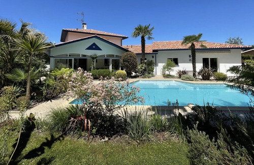Saint-Martin-de-Seignanx House | Comfortable cottage in basque villa with large pool
