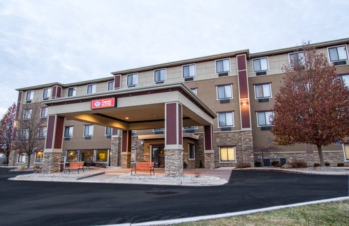Comstock Park Hotel | Comfort Suites Grand Rapids North