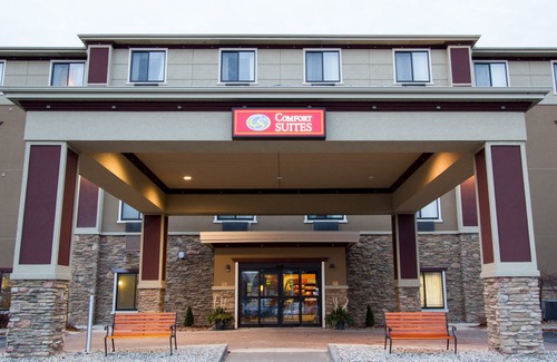 Comstock Park Hotel | Comfort Suites Grand Rapids North