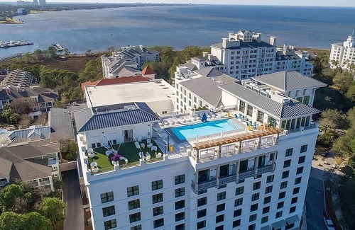 Baytowne Wharf Apartment | Comfort and Convenience! 3 Relaxing Units, Pets Allowed, Near SunQuest Cruises!