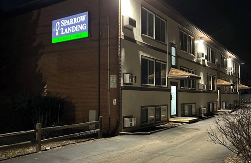 Lansing Apartment | Comfort for Medical Travelers – Laundry in Unit + Easy Commute