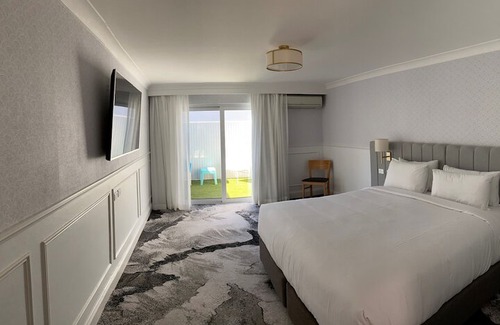 Fairy Meadow Hotel | Comfort Inn Towradgi Beach