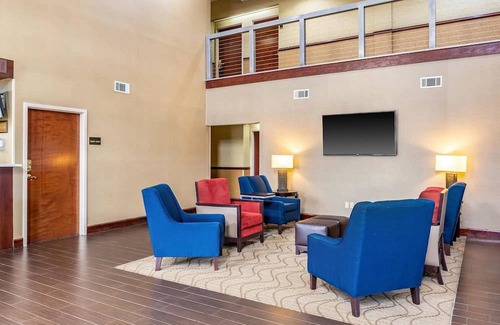 Warner Robins Hotel | Comfort Suites near Robins Air Force Base