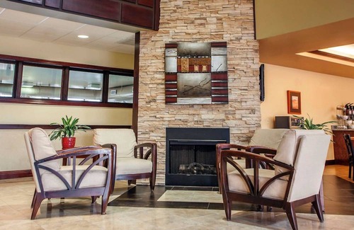 Elgin Hotel | Comfort Suites Elgin