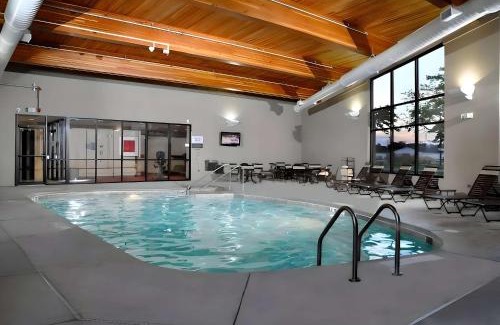 Colgate Hotel | Comfort Suites Milwaukee West
