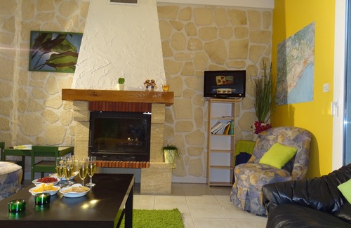 Notre-Dame-de-Londres House | Comfortable gîte with air conditioning, swimming pool, landscaped garden, at the foot of the Pic Saint Loup.
