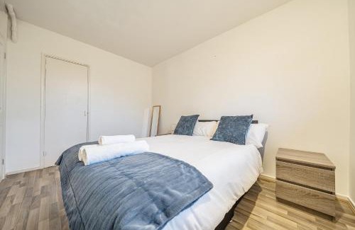 Greenwich West Apartment | Comfortable and Modern 2-Bedroom Greenwich Apartment