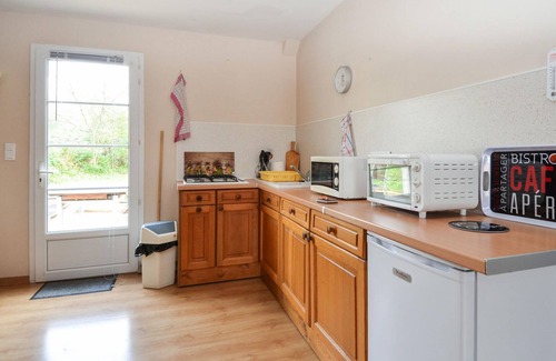 Barjac Apartment | Comfortable and tasteful vacation apartment with swimming pool.