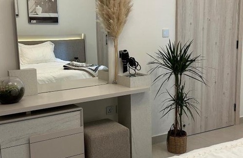 Madinat Zayed Apartment | Comfortable apartment with a sense of hotel