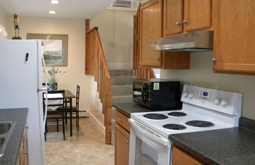 Thomaston House | Comfortable, Convenient Apartment/House