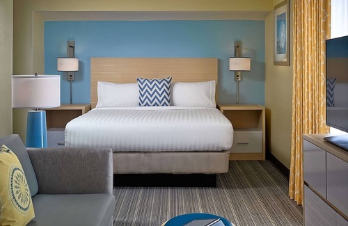 Omaha Hotel | Comfortable Countryside Stay! Onsite Pool, Free Breakfast, Pets Allowed