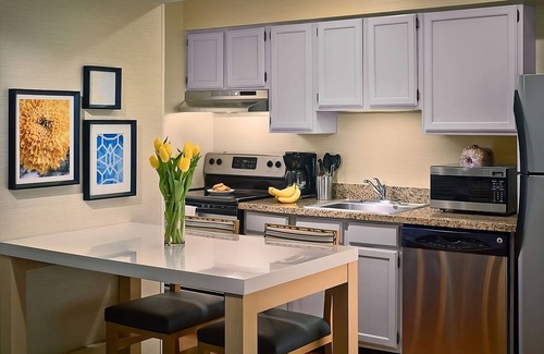 Omaha Hotel | Comfortable Countryside Stay! Onsite Pool, Free Breakfast, Pets Allowed