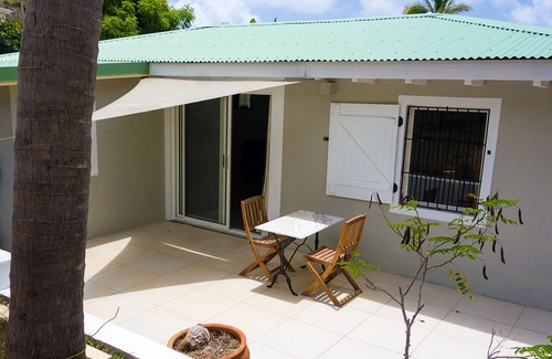 Oyster Pond House | COMFORTABLE DETACHED HOUSE WITH GARDEN VIEW