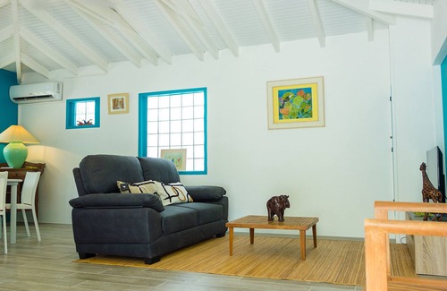 Oyster Pond House | COMFORTABLE DETACHED HOUSE WITH GARDEN VIEW