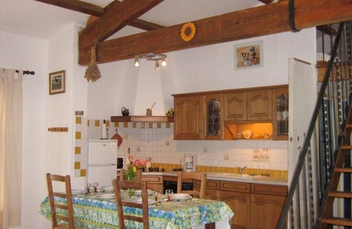 Bonnieux Apartment | Comfortable gîte in the heart of the quiet luberon countryside, ideal for families.