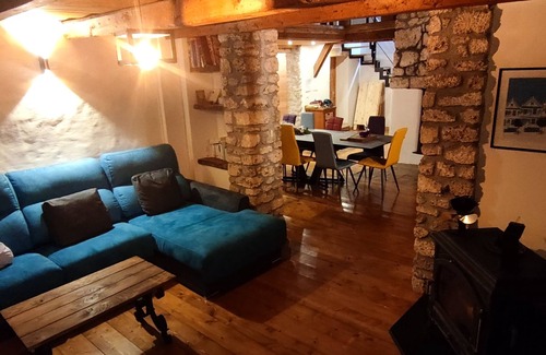 Taninges Bed & Breakfast | Comfortable off grid mountain lodge with SPA.