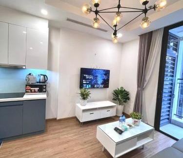 Tu Liem Apartment | Comfortable Spacious 2 Bedroom Apartment Near Vincom Mall, Keangnam, And Marriot Hotel
