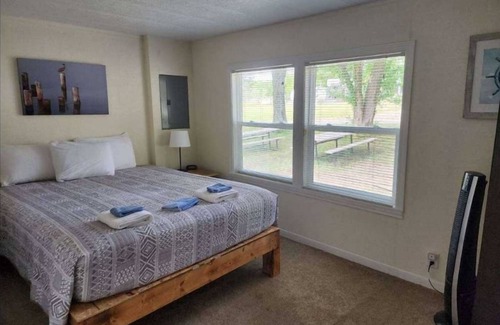 Warsaw Hotel | Comfortable Stay in Aprtment w/Pool Access, Community Fire Pit, and Lake Access