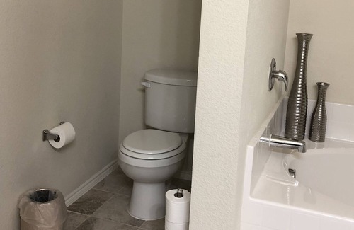 Forney House | Comfy 2 bedroom & 2 full bathrooms