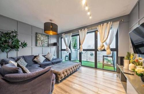 Lansbury Apartment | Comfy Modern Unit Near Canary Wharf l Top Floor Ideal for Business and Leisure Privacy l