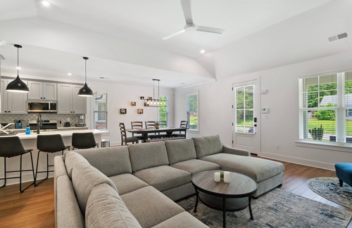 East Memphis House | Comfy New Home Blocks from the University of Memphis!
