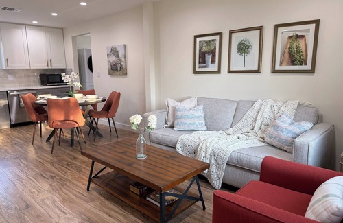 Mission Hills House | Comfy Pet-Friendly Ranch – Your Home Away from Home