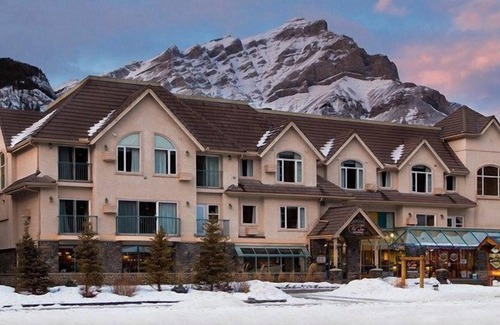 Banff Apartment | Comfy Room Along Banff Ave! Air-Conditioning