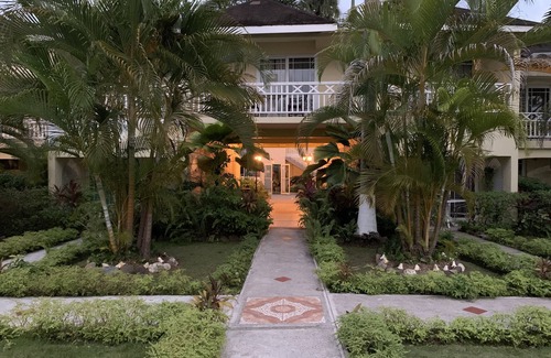 Negril Villa | Comfy Stay In Jamaica -enjoy 7 Miles Of White Sand Beach! 2 Bedroom Villa by RedAwning