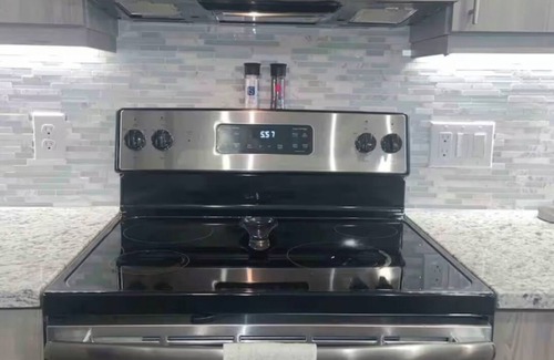 The Colony Apartment | Comfy studio with scenic views!