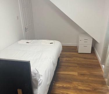 Walpole Apartment | Comfy Two bedroom in Ealing