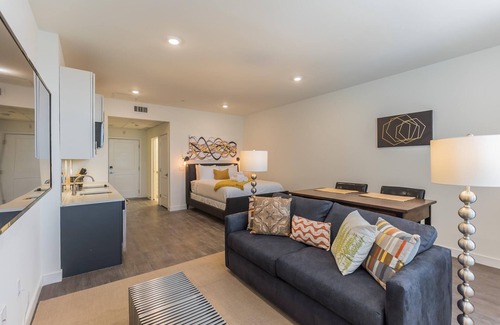 Spruce Hill Apartment | Coming for CHOP or PENN? This is a GREAT CHOICE