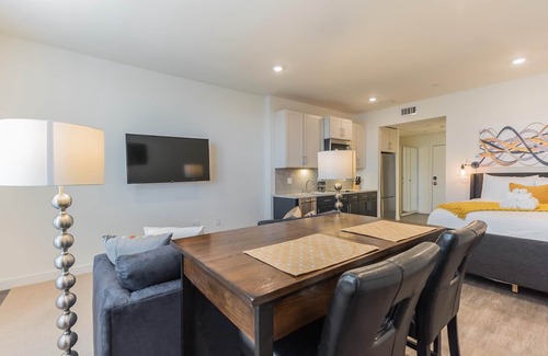 Spruce Hill Apartment | Coming for CHOP or PENN? This is a GREAT CHOICE