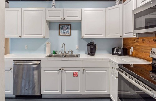 Historic Seaport Apartment | Commodore s Cove by Brightwild Epic Location