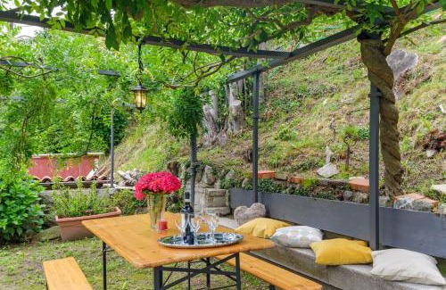 Cernobbio Apartment | Como Lake Cosy Flat with Garden and Parking