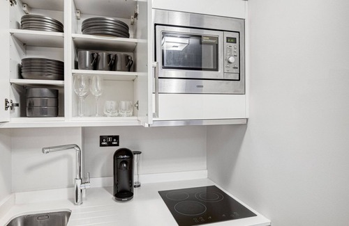 Bridge Apartment | Compact Studio Apt in the City cls to Monument & Lon. Brdg by Blueground